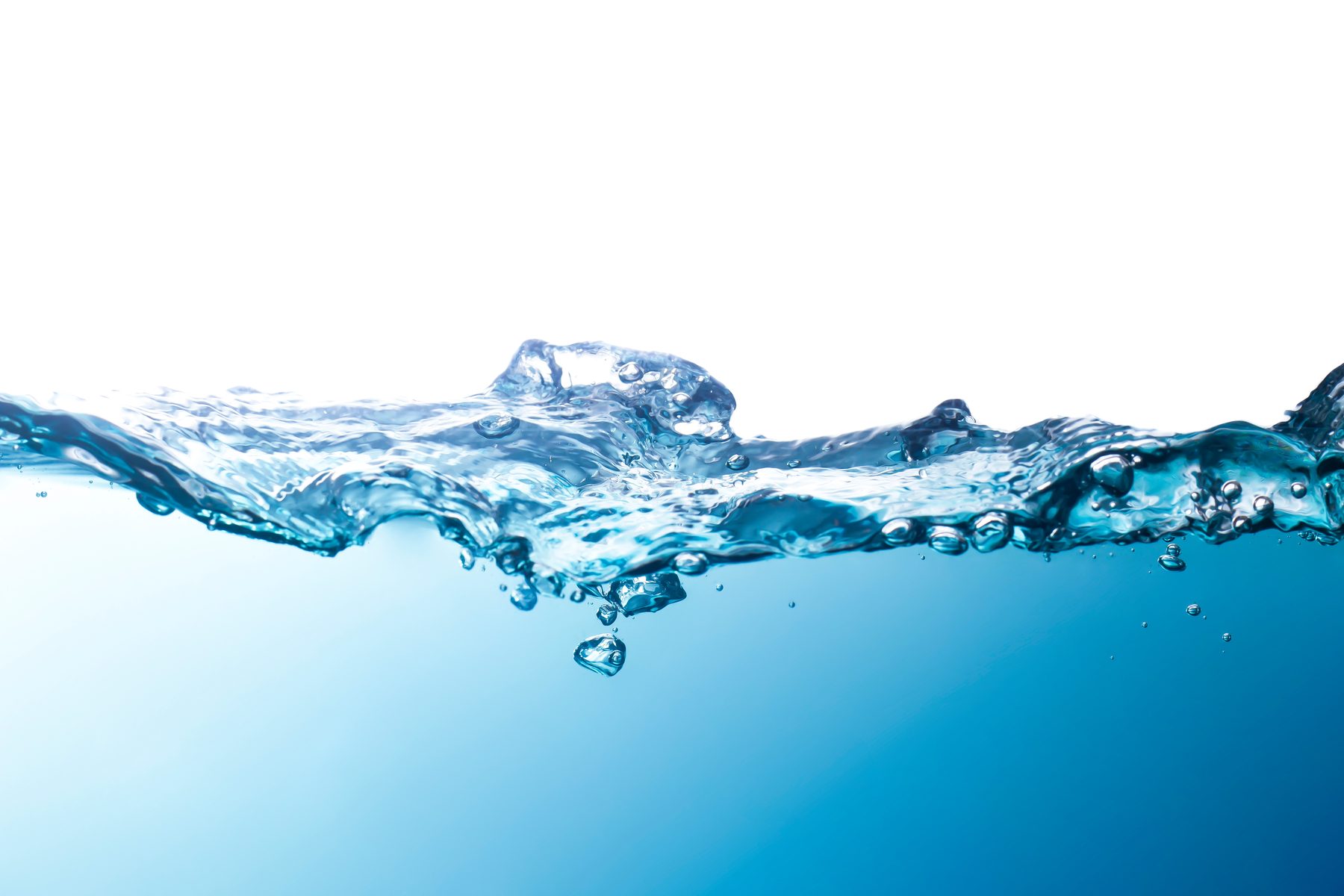 Bewegte Wasseroberfläche mit Luftblasen als Sinnbild für den Lösemittelkreislauf bei LÖMI